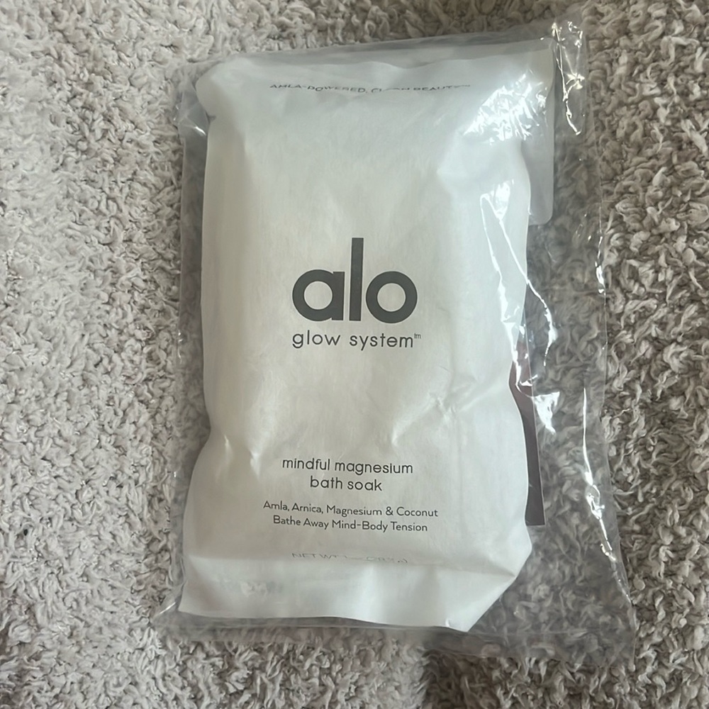 Alo Glow System Mindful Magnesium Bath Soak